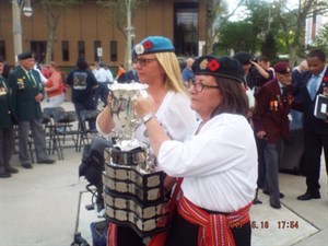MNO Veterans Carry Memorial Cup In Windsor Parade Lg